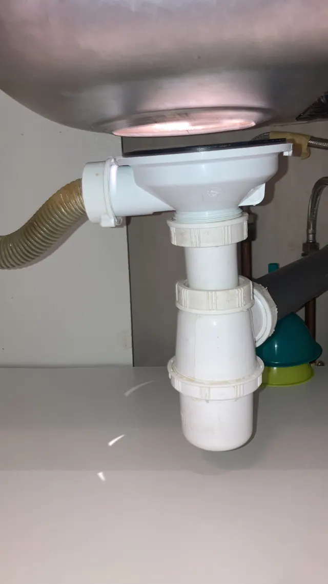 Remplacement d'un siphon de lavabo