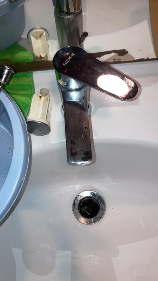 Mitigeur de lavabo chromé posé à Sainte-Marguerite-sur-Duclair